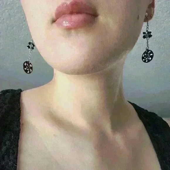 Black and white hypnosis silver chain earrings ✦ long  dangle earrings ✦ - Picture 2 of 5